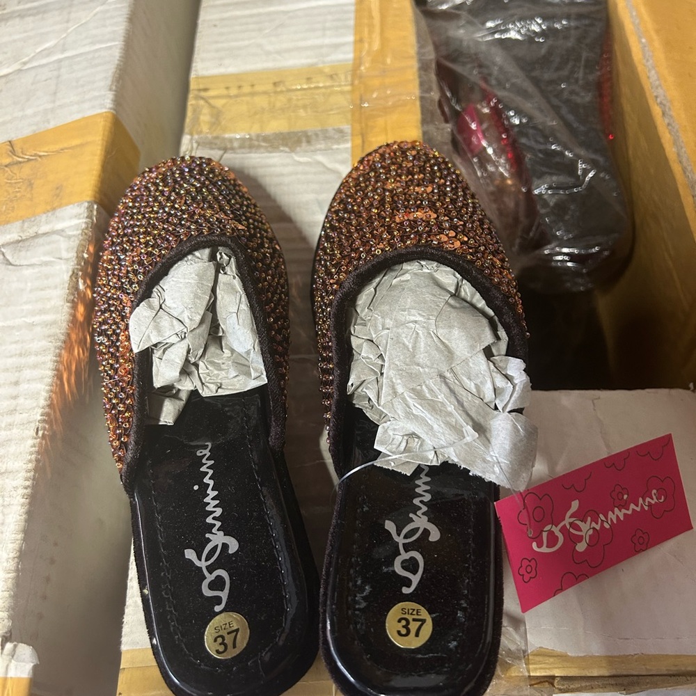 Sandals - Picture 2 of 15